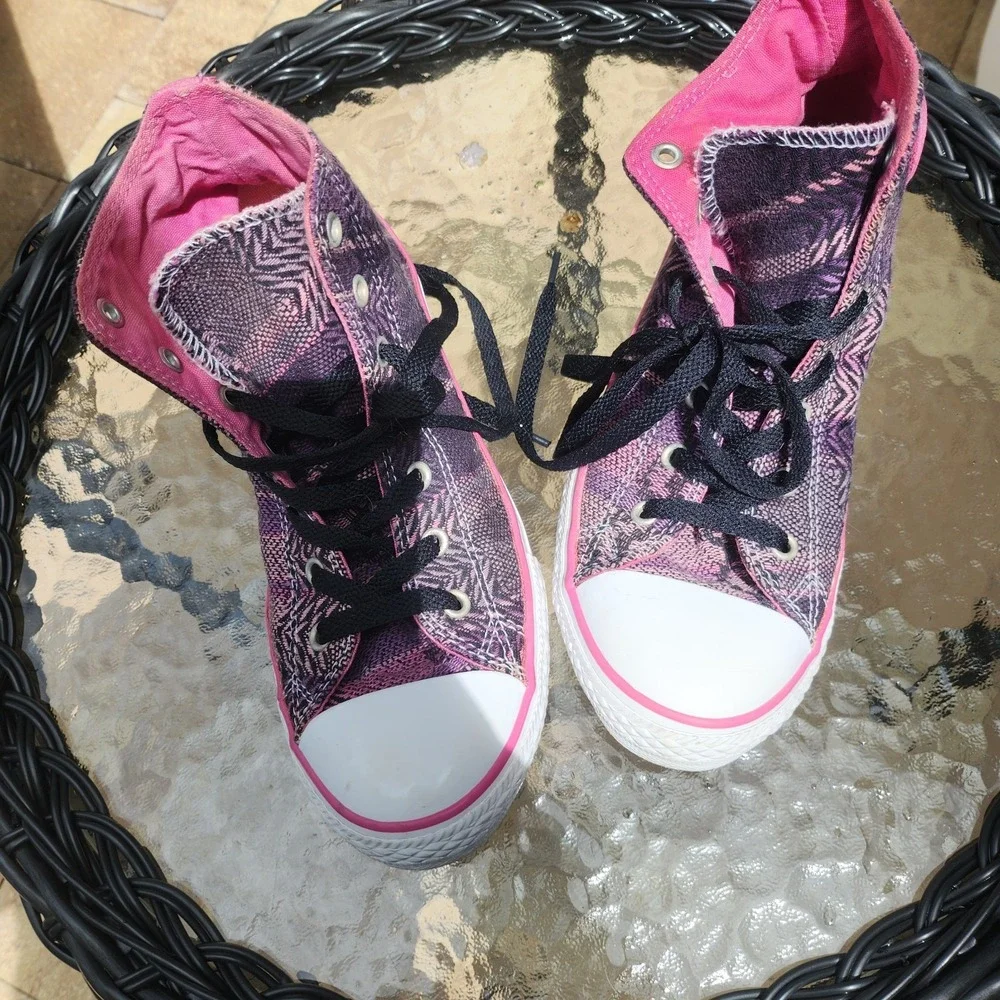 Converse Junior Chuck Taylor All Stars Size 5 Purple Pink Note: Worn Logo Patch
